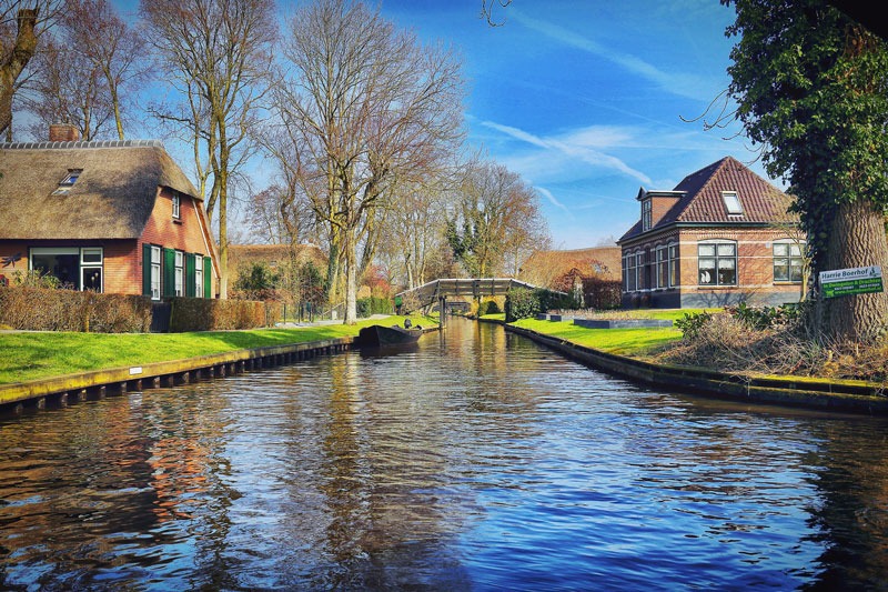 The charming and picturesque little Dutch village – Giethoorn