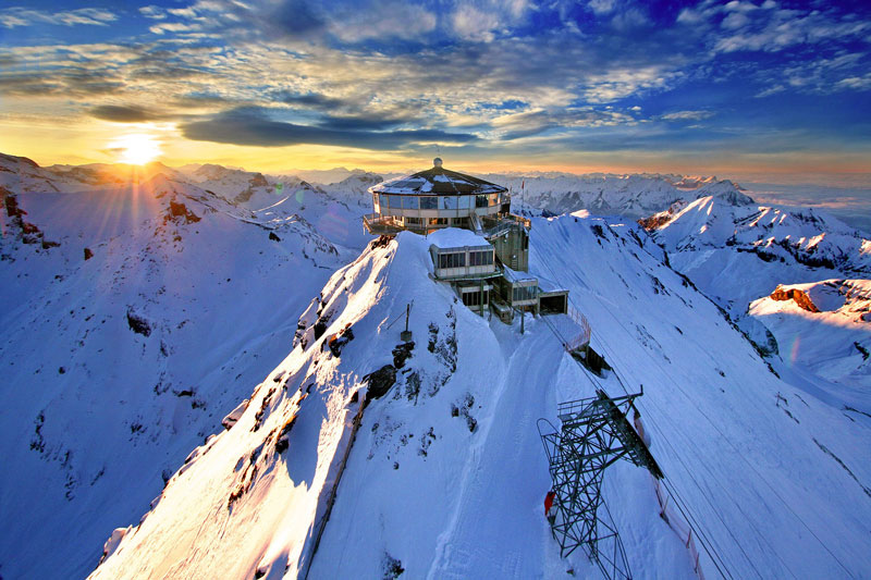 Experience the world of James Bond at Schilthorn